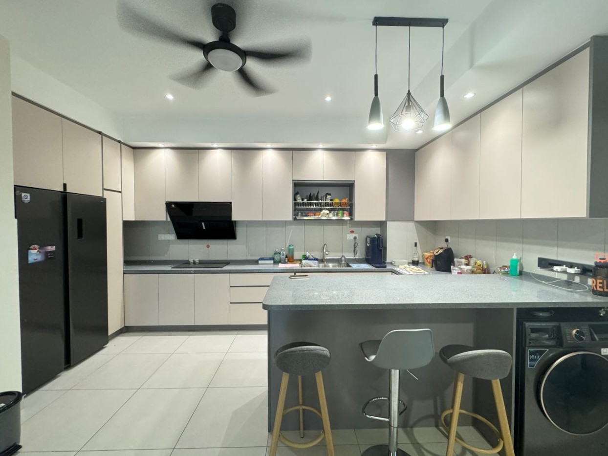  UNO Promenade, Sg Besi